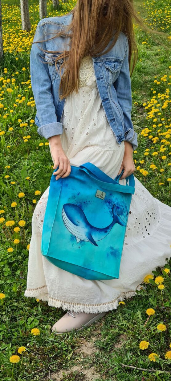 blue-whale-hand-painted-bag-hold3