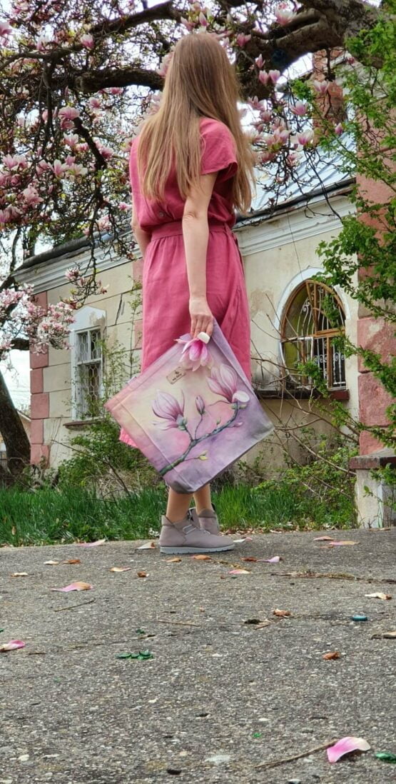 magnolia-hand-painted-bag-stay1
